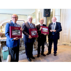 Inside Track - Phil Hill . Ferrari's American World Champion His Story . His Photography - Bookshop Edition Inside Track - Phil Hill . Ferrari's American World Champion His Story . His Photography - Bookshop Edition